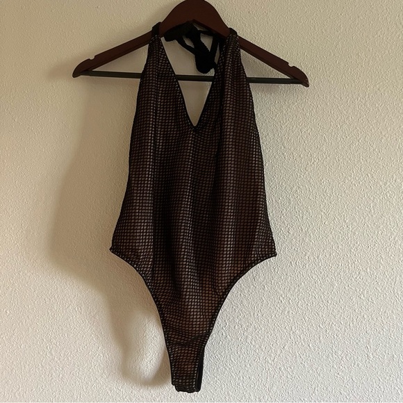 COSMOPOLITAN by Dress the Population Women's Brigette Plunging Halter Bodysuit - Picture 4 of 9